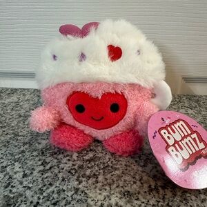 NWT 4.5” Meghan BumBumz